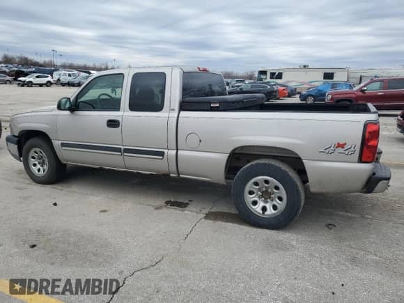 ✅ 2005 Chevrolet Silverado 1500 LS • VIN: 1GCEK19VX5Z298760 • Lot: 44571795. Wystawiony na Copart z przebiegiem 206 173 mil mil. Skorzystaj z bezpłatnego archiwum sprzedaży aukcyjnych z USA i zobacz szczegółowy raport historii pojazdu na DreamBid. Zdjęcie 2.