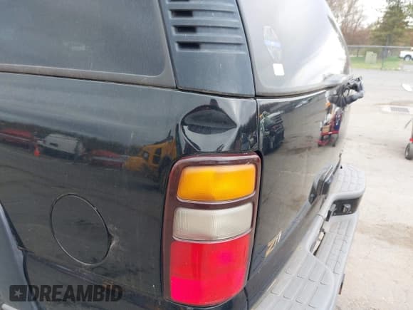 ✅ 2004 Chevrolet Suburban LT • VIN: 3GNFK16TX4G161475 • Лот: 42096671. Опубликован ранее на IAAI с пробегом 121 821 миль. Бесплатный доступ к архиву аукционных продаж из США и подробный отчёт об истории автомобиля на DreamBid. Изображение 6.