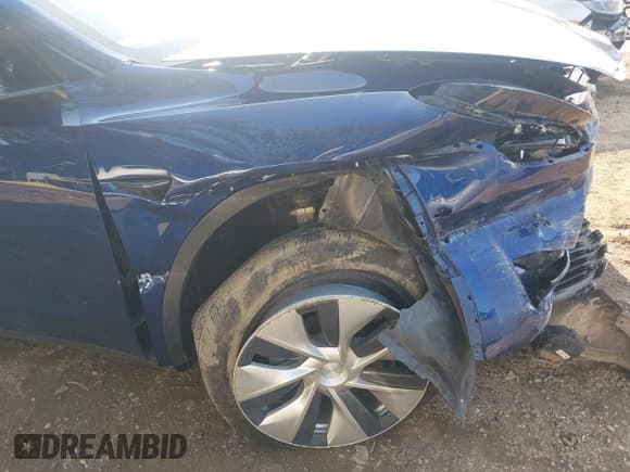 ✅ 2021 Tesla Model Y Standard Range • VIN: 5YJYGDED0MF163305 • Lot: 42893083. Listed on IAAI with 40,688 mi. Free auction sales archive from the USA and detailed vehicle history report at DreamBid. Image 6.