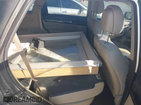 ✅ 2011 Kia Sorento LX • VIN: 5XYKTDA16BG128304 • Lot: 43180772. Wystawiony na IAAI z przebiegiem 175 867 mil. Bezpłatny archiwum sprzedaży aukcyjnych z USA i szczegółowy raport historii pojazdu na DreamBid. Zdjęcie 8.