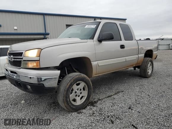 ✅ 2006 Chevrolet Silverado 1500 LT1 • VIN: 1GCEC19T26Z200883 • Лот: 49332275. Опубликован ранее на Copart с пробегом 138 120 миль. Бесплатный доступ к архиву аукционных продаж из США и подробный отчёт об истории автомобиля на DreamBid. Изображение 1.