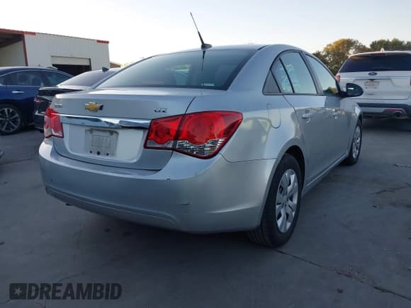 ✅ 2013 Chevrolet Cruze LS • VIN: 1G1PA5SH8D7110702 • Lot: 43585575. Listed on IAAI with 125,250 mi. Free auction sales archive from the USA and detailed vehicle history report at DreamBid. Image 4.