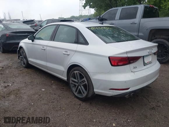 ✅ 2020 Audi A3 Premium Plus • VIN: WAUCUGFF3LA098989 • Lot: 42431436. Wystawiony na IAAI z przebiegiem 47 791 mil. Bezpłatny archiwum sprzedaży aukcyjnych z USA i szczegółowy raport historii pojazdu na DreamBid. Zdjęcie 3.