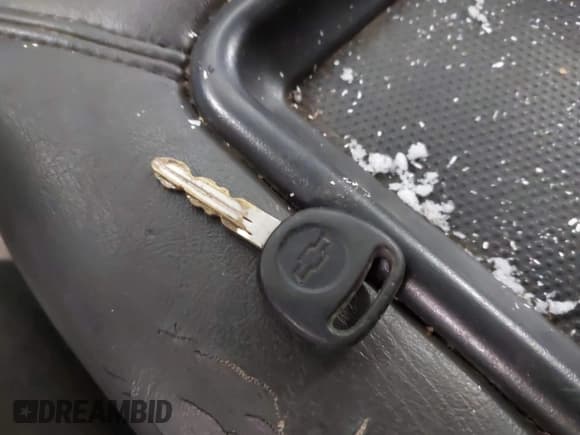 ✅ 2004 Chevrolet Silverado 2500HD LT • VIN: 1GCHK29114E207770 • Lot: 43854934. Wystawiony na IAAI z przebiegiem Nie podano. Bezpłatny archiwum sprzedaży aukcyjnych z USA i szczegółowy raport historii pojazdu na DreamBid. Zdjęcie 11.