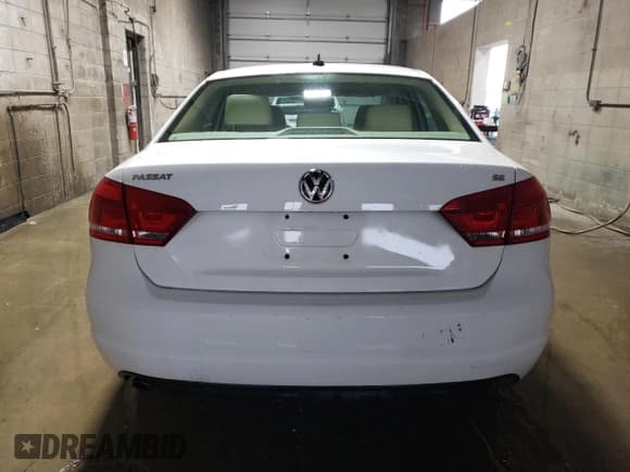 ✅ 2012 Volkswagen Passat SE • VIN: 1VWBH7A35CC097098 • Lot: 65201695. Wystawiony na Copart z przebiegiem 164 156 mil. Bezpłatny archiwum sprzedaży aukcyjnych z USA i szczegółowy raport historii pojazdu na DreamBid. Zdjęcie 6.