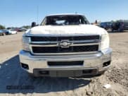 ✅ 2009 Chevrolet Silverado 2500HD Work Truck • VIN: 1GCHK43KX9F106421 • Lot: 69239365. Wystawiony na Copart z przebiegiem Nie podano. Bezpłatny archiwum sprzedaży aukcyjnych z USA i szczegółowy raport historii pojazdu na DreamBid. Zdjęcie 5.
