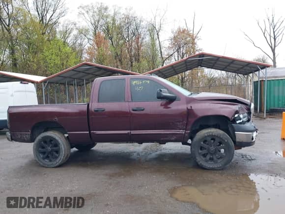 2004 Dodge 3500 ST z VIN 3D7LU38C44G208973, wystawiony jako IAAI lot #41966078 z przebiegiem 268 093 mil mil oraz . Historia ofert i sprzedaży dostępna na DreamBid. Obrazek 13.