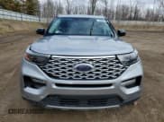 ✅ 2021 Ford Explorer Platinum • VIN: 1FM5K8HCXMGB63695 • Lot: 52802925. Wystawiony na Copart z przebiegiem 42 766 mil. Bezpłatny archiwum sprzedaży aukcyjnych z USA i szczegółowy raport historii pojazdu na DreamBid. Zdjęcie 5.