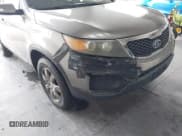 ✅ 2013 Kia Sorento LX • VIN: 5XYKT4A23DG404286 • Lot: 42911457. Listed on IAAI with 136,772 mi. Free auction sales archive from the USA and detailed vehicle history report at DreamBid. Image 6.
