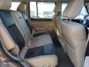 ✅ 2007 Jeep Commander Overland • VIN: 1J8HG68237C635691 • Lot: 92432865. Wystawiony na Copart z przebiegiem 98 794 mil. Bezpłatny archiwum sprzedaży aukcyjnych z USA i szczegółowy raport historii pojazdu na DreamBid. Zdjęcie 10.