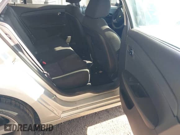 2012 Chevrolet Malibu 1LT z VIN 1G1ZC5EU4CF397391, wystawiony jako IAAI lot #42925839 z przebiegiem 70 327 mil mil oraz . Historia ofert i sprzedaży dostępna na DreamBid. Obrazek 8.