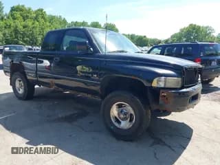 ✅ 1997 Dodge 1500 • VIN: 3B7HF13Z4VG793727 • Lot: 42231961. Wystawiony na IAAI z przebiegiem 278 240 mil. Bezpłatny archiwum sprzedaży aukcyjnych z USA i szczegółowy raport historii pojazdu na DreamBid. Zdjęcie 1.