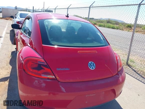 ✅ 2012 Volkswagen Beetle 2.5L PZEV • VIN: 3VWJP7AT2CM628982 • Lot: 43048599. Wystawiony na IAAI z przebiegiem 107 848 mil. Bezpłatny archiwum sprzedaży aukcyjnych z USA i szczegółowy raport historii pojazdu na DreamBid. Zdjęcie 16.