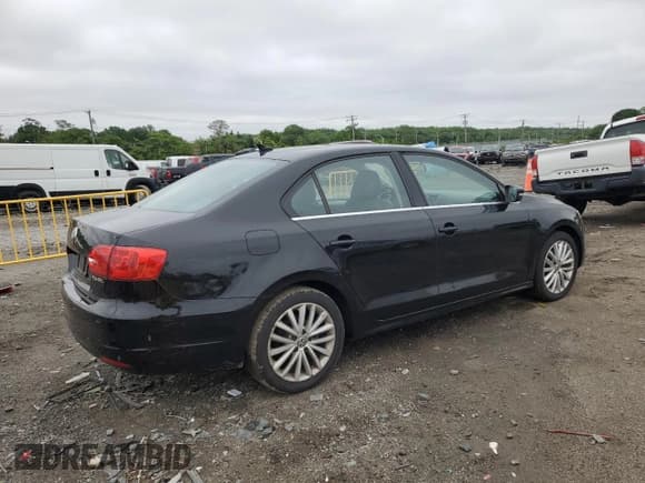 ✅ 2012 Volkswagen Jetta SEL • VIN: 3VWLP7AJ7CM421818 • Лот: 58116055. Опубликован ранее на Copart с пробегом 212 437 миль. Бесплатный доступ к архиву аукционных продаж из США и подробный отчёт об истории автомобиля на DreamBid. Изображение 3.