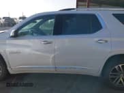✅ 2023 Chevrolet Traverse High Country • VIN: 1GNEVNKW5PJ216797 • Lot: 41479227. Wystawiony na IAAI z przebiegiem 45 527 mil. Bezpłatny archiwum sprzedaży aukcyjnych z USA i szczegółowy raport historii pojazdu na DreamBid. Zdjęcie 14.