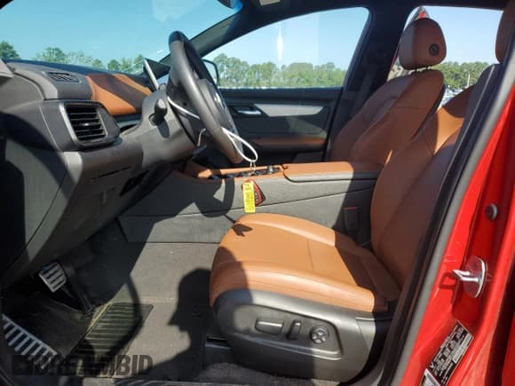 ✅ 2024 VinFast VF 8 Plus • VIN: RLLV1AFA7RH007881 • Lot: 65514165. Wystawiony na Copart z przebiegiem 8 138 mil. Bezpłatny archiwum sprzedaży aukcyjnych z USA i szczegółowy raport historii pojazdu na DreamBid. Zdjęcie 7.