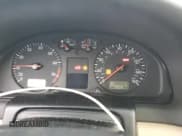 ✅ 2000 Volkswagen Passat • VIN: WVWUH23B4YE388478 • Lot: 83694644. Wystawiony na Copart z przebiegiem 109 024 mil. Bezpłatny archiwum sprzedaży aukcyjnych z USA i szczegółowy raport historii pojazdu na DreamBid. Zdjęcie 9.