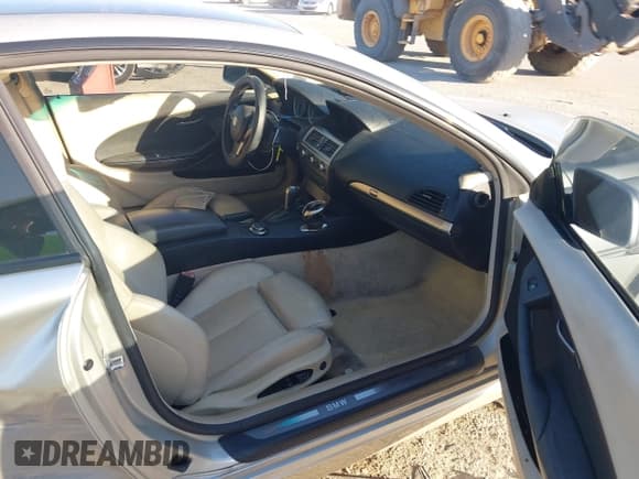 ✅ 2006 BMW 6 Series 650Ci • VIN: WBAEH13476CR50573 • Lot: 43640374. Wystawiony na IAAI z przebiegiem 169 811 mil. Bezpłatny archiwum sprzedaży aukcyjnych z USA i szczegółowy raport historii pojazdu na DreamBid. Zdjęcie 5.