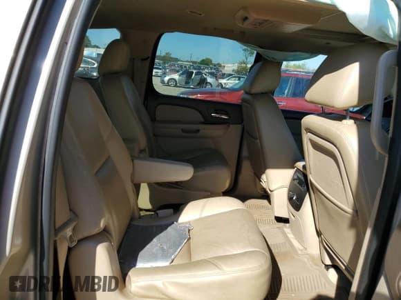 ✅ 2011 Chevrolet Suburban LTZ • VIN: 1GNSKKE3XBR322944 • Lot: 74239694. Wystawiony na Copart z przebiegiem 186 942 mil. Bezpłatny archiwum sprzedaży aukcyjnych z USA i szczegółowy raport historii pojazdu na DreamBid. Zdjęcie 11.