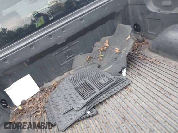 2015 Chevrolet Silverado 1500 LT z VIN 3GCUKREC9FG412201, wystawiony jako IAAI lot #43291126 z przebiegiem 141 513 mil mil oraz . Historia ofert i sprzedaży dostępna na DreamBid. Obrazek 12.