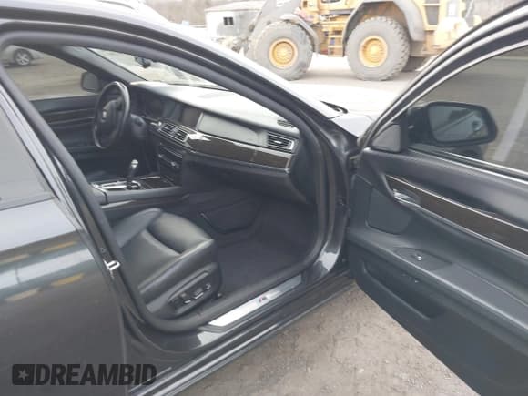 ✅ 2015 BMW 7 Series 750i xDrive • VIN: WBAYB6C56FG299238 • Lot: 41441393. Listed on IAAI with 62,396 mi. Free auction sales archive from the USA and detailed vehicle history report at DreamBid. Image 5.