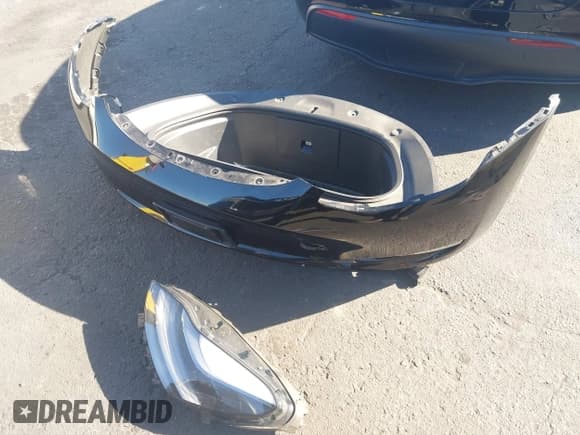 ✅ 2024 Tesla Model Y Long Range • VIN: 7SAYGDEE3RF983817 • Lot: 43496471. Wystawiony na IAAI z przebiegiem 161 377 mil. Bezpłatny archiwum sprzedaży aukcyjnych z USA i szczegółowy raport historii pojazdu na DreamBid. Zdjęcie 12.