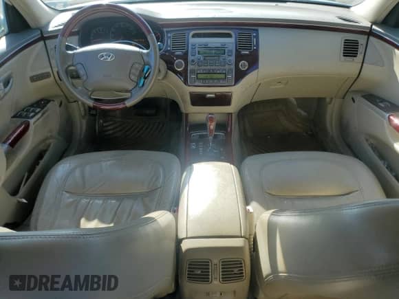 2006 Hyundai Azera SE z VIN KMHFC46F26A136584, wystawiony jako Copart lot #49860275 z przebiegiem 224 972 mil mil oraz Szkoda całkowita • Salvage title. Historia ofert i sprzedaży dostępna na DreamBid. Obrazek 8.