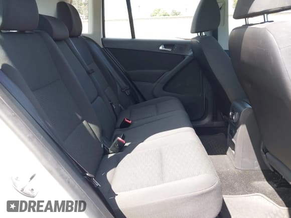 ✅ 2012 Volkswagen Tiguan SE • VIN: WVGAV7AX2CW522958 • Lot: 42516794. Listed on IAAI with 107,144 mi. Free auction sales archive from the USA and detailed vehicle history report at DreamBid. Image 8.