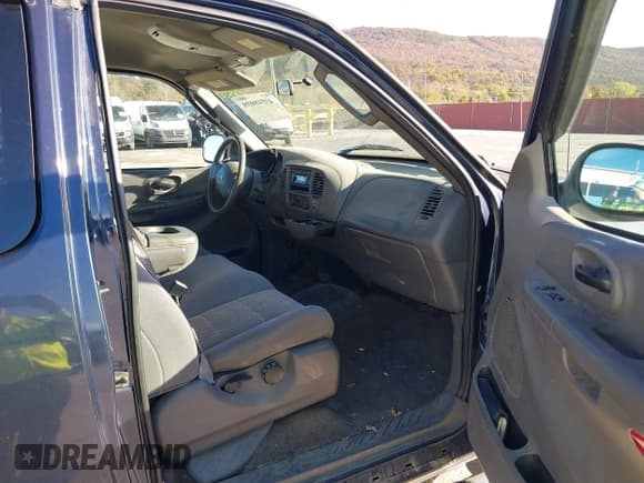 ✅ 2004 Ford F-150 XL • VIN: 2FTRX18W14CA18376 • Лот: 43548039. Опубликован ранее на IAAI с пробегом 195 274 миль. Бесплатный доступ к архиву аукционных продаж из США и подробный отчёт об истории автомобиля на DreamBid. Изображение 5.