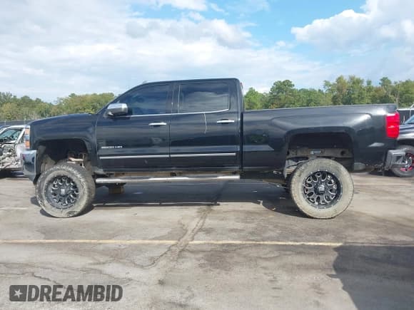 ✅ 2015 Chevrolet Silverado 2500HD LTZ • VIN: 1GC1KWE84FF609940 • Lot: 43407719. Listed on IAAI with 165,422 mi. Free auction sales archive from the USA and detailed vehicle history report at DreamBid. Image 14.