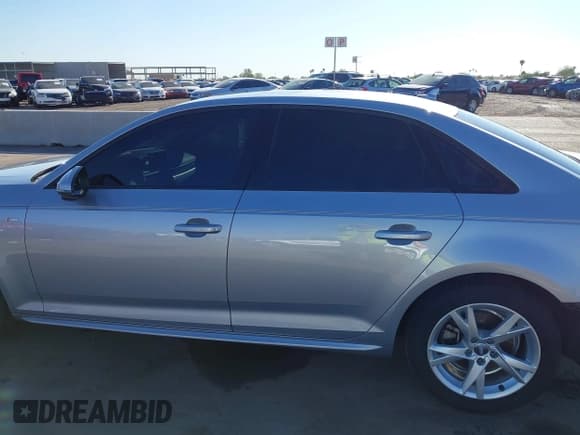 ✅ 2018 Audi A4 Premium • VIN: WAUKMAF43JA029014 • Лот: 43166619. Опубликован ранее на IAAI с пробегом 63 555 миль. Бесплатный доступ к архиву аукционных продаж из США и подробный отчёт об истории автомобиля на DreamBid. Изображение 14.