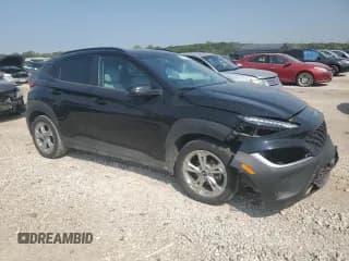 ✅ 2022 Hyundai Kona SEL • VIN: KM8K62AB9NU881747 • Лот: 71172074. Опубликован ранее на Copart с пробегом 56 657 миль. Бесплатный доступ к архиву аукционных продаж из США и подробный отчёт об истории автомобиля на DreamBid. Изображение 4.