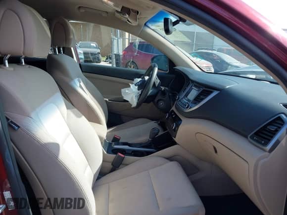 2017 Hyundai Tucson Sport z VIN KM8J3CA26HU472250, wystawiony jako IAAI lot #42591705 z przebiegiem 63 826 mil mil oraz . Historia ofert i sprzedaży dostępna na DreamBid. Obrazek 5.