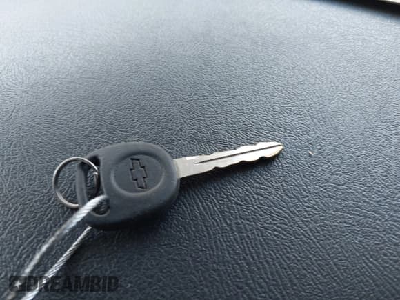 ✅ 2001 Chevrolet Tahoe LS • VIN: 1GNEK13T71J206740 • Lot: 42883272. Wystawiony na IAAI z przebiegiem 232 580 mil. Bezpłatny archiwum sprzedaży aukcyjnych z USA i szczegółowy raport historii pojazdu na DreamBid. Zdjęcie 11.