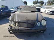 ✅ 2001 Mercedes-Benz E 320 • VIN: WDBJF70J31B204719 • Lot: 70132705. Wystawiony na Copart z przebiegiem Nie podano. Bezpłatny archiwum sprzedaży aukcyjnych z USA i szczegółowy raport historii pojazdu na DreamBid. Zdjęcie 5.