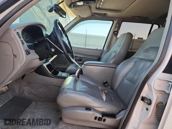 ✅ 1997 Mercury Mountaineer • VIN: 4M2DU55P6VUJ10005 • Lot: 92649425. Wystawiony na Copart z przebiegiem 183 909 mil. Bezpłatny archiwum sprzedaży aukcyjnych z USA i szczegółowy raport historii pojazdu na DreamBid. Zdjęcie 7.