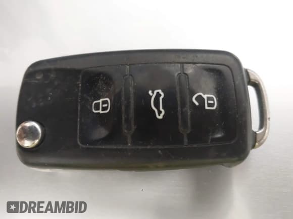 ✅ 2015 Volkswagen Beetle Fleet Edition • VIN: 3VWF17AT5FM653399 • Lot: 42303188. Listed on IAAI with Not provided. Free auction sales archive from the USA and detailed vehicle history report at DreamBid. Image 11.