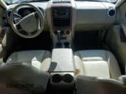 ✅ 2009 Ford Explorer Eddie Bauer • VIN: 1FMEU64E49UA08896 • Lot: 57346895. Wystawiony na Copart z przebiegiem 106 106 mil. Bezpłatny archiwum sprzedaży aukcyjnych z USA i szczegółowy raport historii pojazdu na DreamBid. Zdjęcie 8.