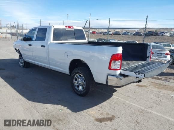 ✅ 2019 Ram 2500 Tradesman • VIN: 3C6UR5HJ3KG595479 • Lot: 41480080. Wystawiony na IAAI z przebiegiem 63 268 mil. Bezpłatny archiwum sprzedaży aukcyjnych z USA i szczegółowy raport historii pojazdu na DreamBid. Zdjęcie 3.