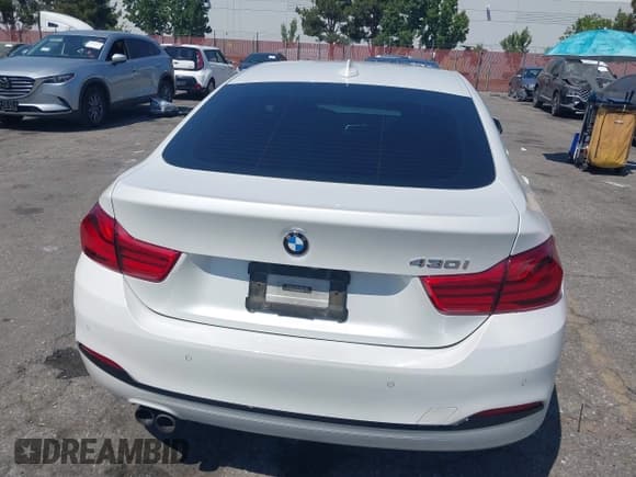 ✅ 2019 BMW 4 Series 430i • VIN: WBA4J1C50KBM17585 • Lot: 42938081. Wystawiony na IAAI z przebiegiem 91 860 mil. Bezpłatny archiwum sprzedaży aukcyjnych z USA i szczegółowy raport historii pojazdu na DreamBid. Zdjęcie 16.