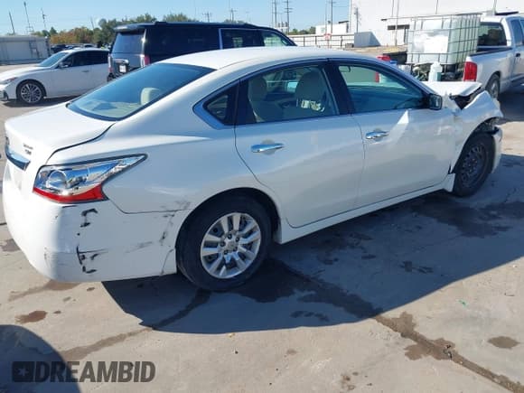 ✅ 2015 Nissan Altima SV • VIN: 1N4AL3AP5FC579704 • Lot: 43518349. Wystawiony na IAAI z przebiegiem 157 687 mil. Bezpłatny archiwum sprzedaży aukcyjnych z USA i szczegółowy raport historii pojazdu na DreamBid. Zdjęcie 4.