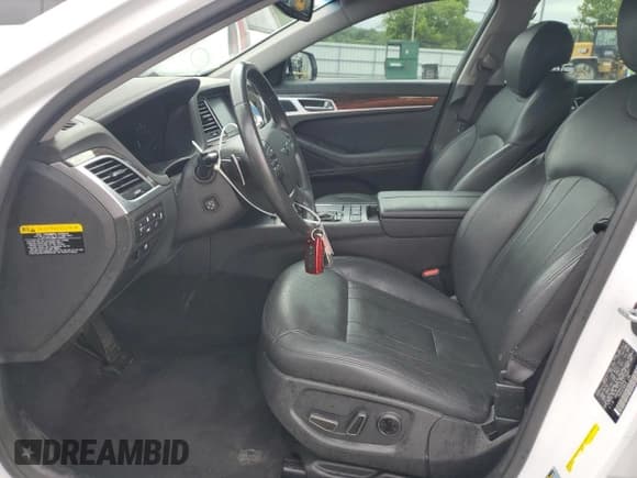 ✅ 2017 Genesis G80 3.8L • VIN: KMHGN4JE8HU176487 • Лот: 58164225. Опубликован ранее на Copart с пробегом 47 052 миль. Бесплатный доступ к архиву аукционных продаж из США и подробный отчёт об истории автомобиля на DreamBid. Изображение 7.