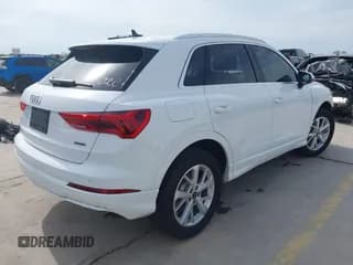 ✅ 2024 Audi Q3 Premium • VIN: WA1AUCF37R1091376 • Lot: 43339991. Wystawiony na IAAI z przebiegiem 20 762 mil. Bezpłatny archiwum sprzedaży aukcyjnych z USA i szczegółowy raport historii pojazdu na DreamBid. Zdjęcie 4.