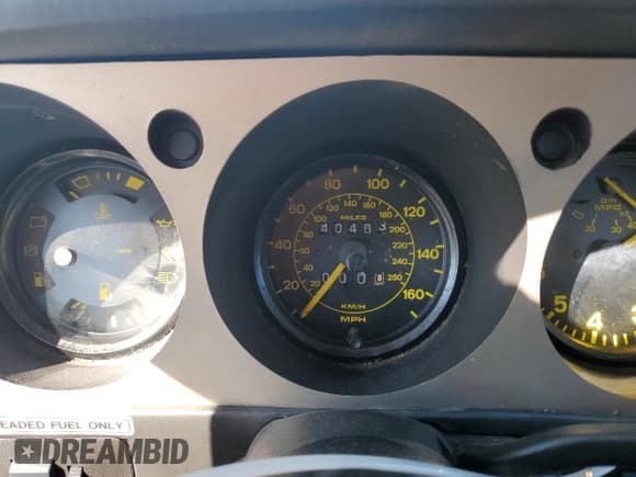 ✅ 1983 Porsche 944 • VIN: WP0AA0944DN463422 • Лот: 89517095. Опубликован ранее на Copart с пробегом 40 463 миль. Бесплатный доступ к архиву аукционных продаж из США и подробный отчёт об истории автомобиля на DreamBid. Изображение 9.