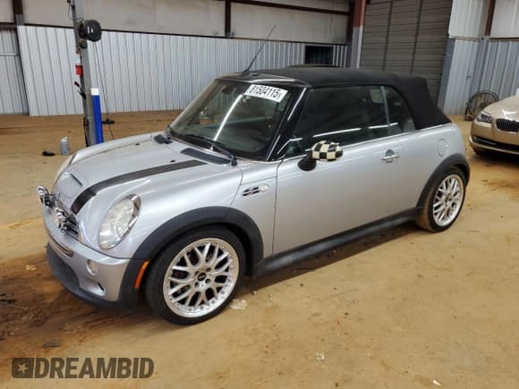✅ 2006 MINI Convertible S • VIN: WMWRH33516TK58590 • Lot: 81504115. Wystawiony na Copart z przebiegiem 100 047 mil. Bezpłatny archiwum sprzedaży aukcyjnych z USA i szczegółowy raport historii pojazdu na DreamBid. Zdjęcie 1.