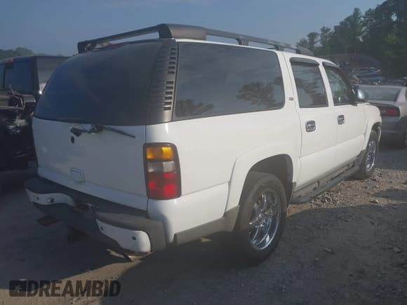 ✅ 2005 Chevrolet Suburban LT • VIN: 3GNFK16ZX5G216948 • Лот: 42670666. Опубликован ранее на IAAI с пробегом 326 932 миль. Бесплатный доступ к архиву аукционных продаж из США и подробный отчёт об истории автомобиля на DreamBid. Изображение 4.