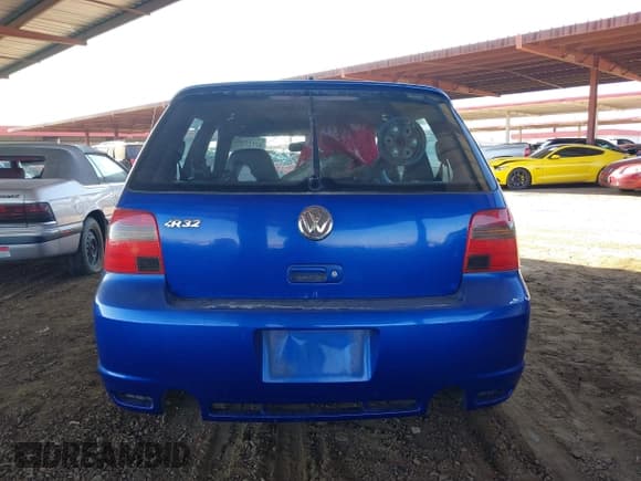 ✅ 2004 Volkswagen R32 • VIN: WVWKG61JX4D132261 • Lot: 42915398. Wystawiony na IAAI z przebiegiem 225 238 mil. Bezpłatny archiwum sprzedaży aukcyjnych z USA i szczegółowy raport historii pojazdu na DreamBid. Zdjęcie 16.