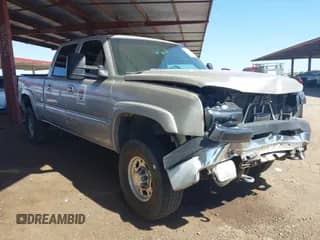 2004 Chevrolet Silverado 2500HD Work Truck с VIN 1GCHC23UX4F196830, выставлен на аукционе IAAI как лот 43325979 с пробегом 265 415 миль миль и . История ставок и продаж доступна на DreamBid. Изображение 1.