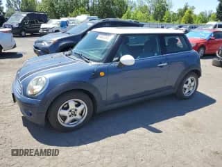 2010 MINI Hardtop с VIN WMWMF3C56ATZ22214, выставлен на аукционе Copart как лот 64937245 с пробегом 128 966 миль миль и Списание • Salvage title. История ставок и продаж доступна на DreamBid. Изображение 1.