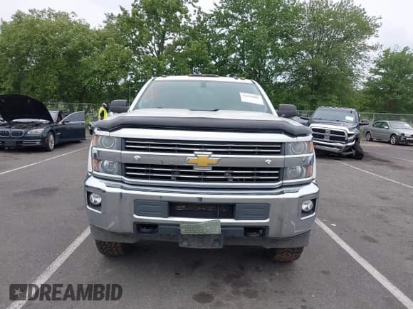 ✅ 2015 Chevrolet Silverado 2500HD LT • VIN: 1GC2KVEG6FZ100680 • Lot: 42928881. Wystawiony na IAAI z przebiegiem 286 834 mil. Bezpłatny archiwum sprzedaży aukcyjnych z USA i szczegółowy raport historii pojazdu na DreamBid. Zdjęcie 12.